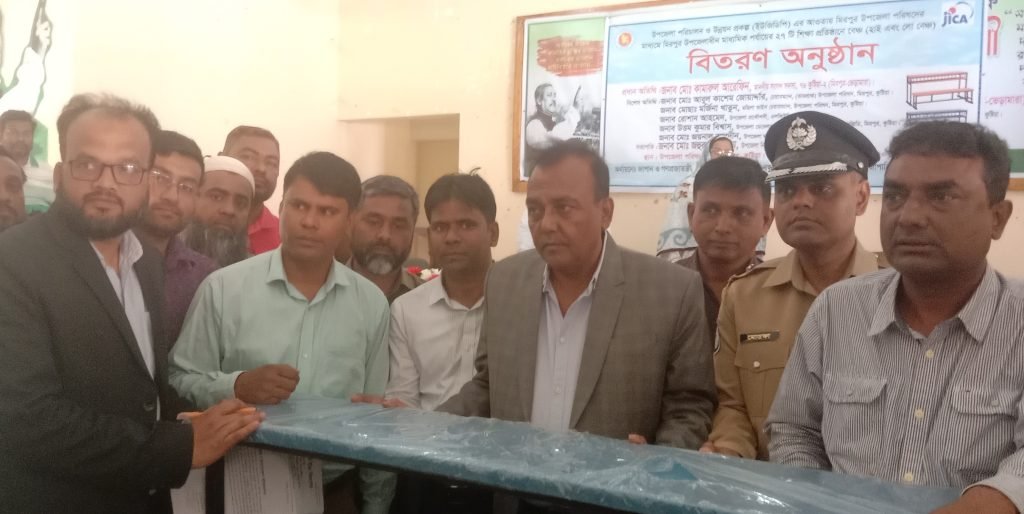 14 4 মিরপুরে ২৭ টি শিক্ষা প্রতিষ্ঠানে বেঞ্চ বিতরণ