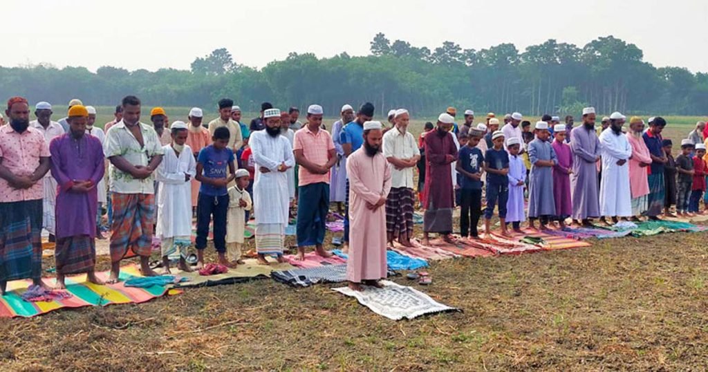 কুমারখালীতে তীব্র দাবদাহে বৃষ্টির আশায় ইস্তিসকার নামাজ আদায়