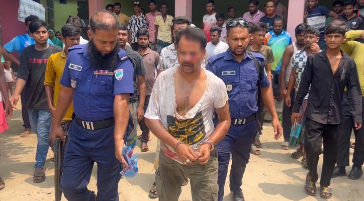 কুষ্টিয়ায় আগ্নেয়াস্ত্র-গুলিসহ যুবক আটক