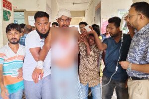 কুমারখালী পৌর ভবনে যুবককে কুপিয়ে জখম