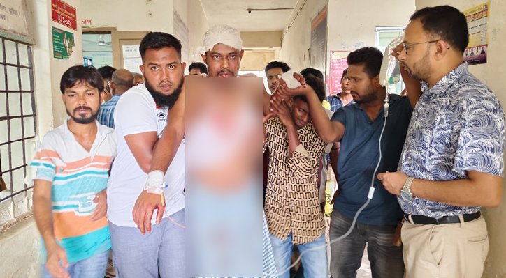 কুমারখালী পৌর ভবনে যুবককে কুপিয়ে জখম