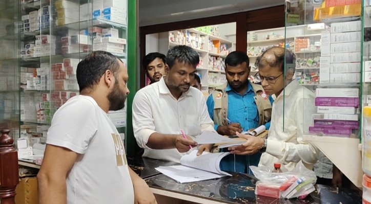 কুমারখালীতে তিন ফার্মেসীকে জরিমানা