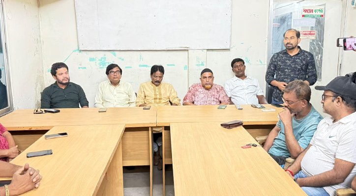 সাংবাদিক চন্দনের উপরে সন্ত্রাসী হামলার প্রতিবাদে ভেড়ামারা প্রেসক্লাবে সভা অনুষ্ঠিত  