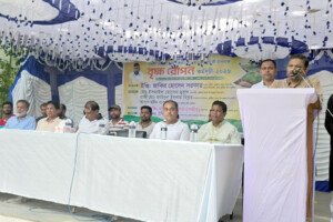 কুষ্টিয়ায় শিক্ষার্থীদের মাঝে গাছের চারা বিতরণ ও বৃক্ষরোপণ