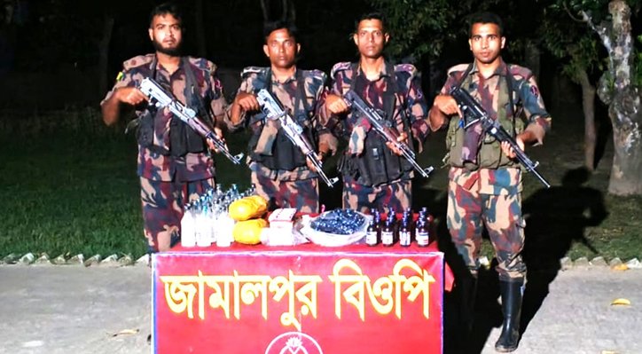 দৌলতপুরে মাদক ও চোরাচালানী মালামাল উদ্ধার
