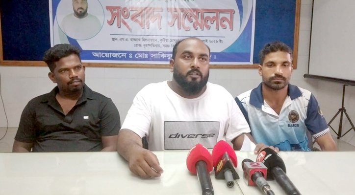 কুষ্টিয়ায় অবৈধ বালু উত্তোলনের মিথ্যা অপপ্রচারের বিরুদ্ধে যুবদল নেতার সংবাদ সম্মেলন