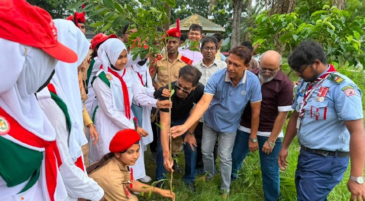 কুষ্টিয়ায় জেলা পরিষদের বৃক্ষরোপণ কর্মসূচি