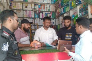 মেয়াদোত্তীর্ণ ওষুধ রাখায় কুষ্টিয়ায় দুই ফার্মেসিকে জরিমানা
