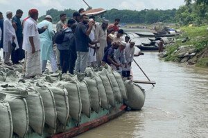 ভেড়ামারায় পদ্মা নদীর ভাঙন প্রতিরোধে জরুরি জিও ব্যাগ ডাম্পিং কার্যক্রমের উদ্বোধন