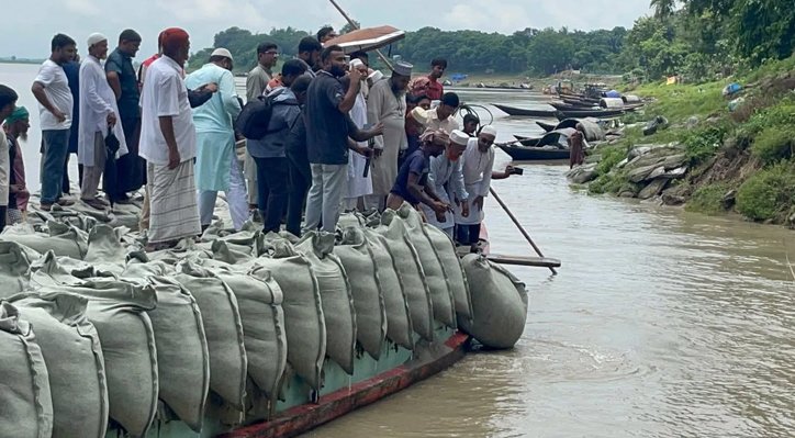 ভেড়ামারায় পদ্মা নদীর ভাঙন প্রতিরোধে জরুরি জিও ব্যাগ ডাম্পিং কার্যক্রমের উদ্বোধন