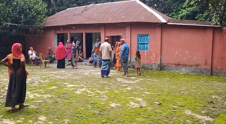 দৌলতপুরে দিনের বেলায় দুর্ধর্ষ চুরি 
