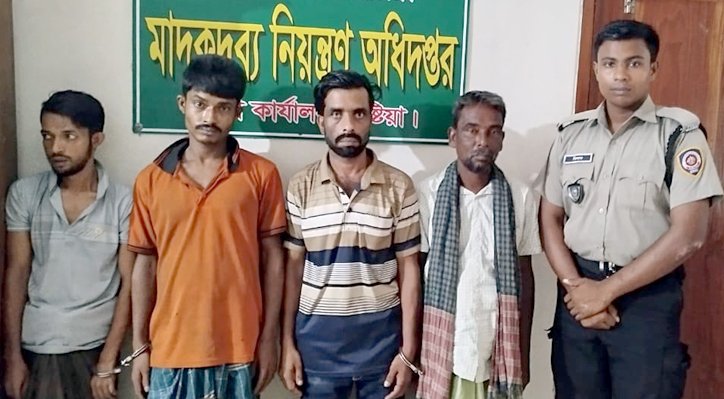 কুষ্টিয়ায় পৃথক অভিযানে মাদকসহ আটক ৮