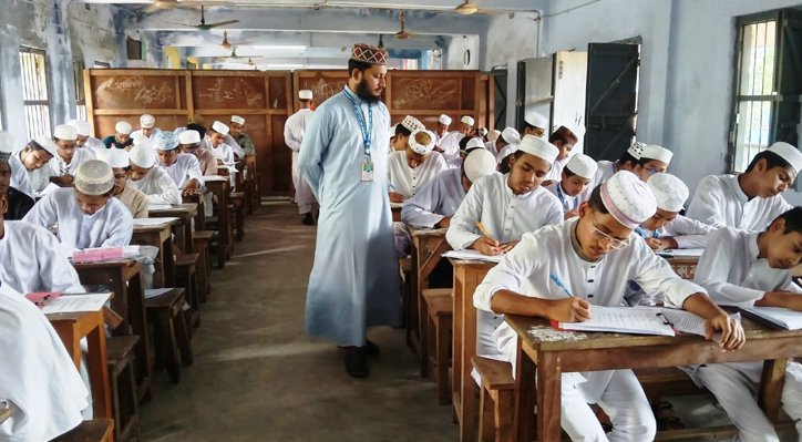 কুষ্টিয়ায় এইচএসসি-আলিম ও সমমানের পরীক্ষা শুরু