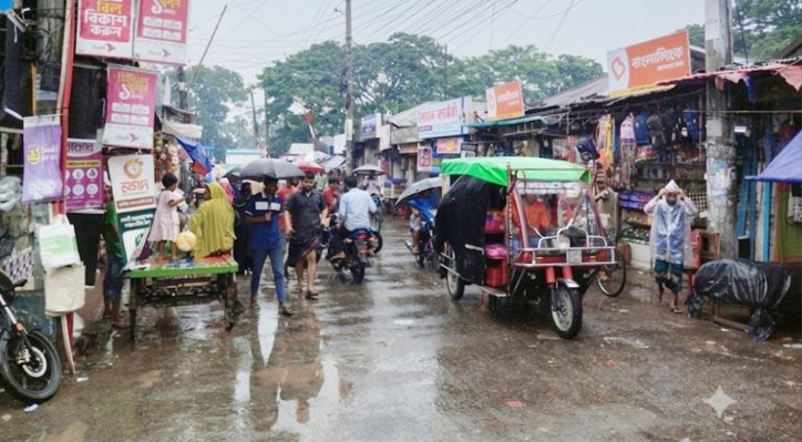টানা বর্ষণে কুমারখালীতে জনজীবন বিপর্যস্ত, বেড়েছে ভোগান্তি