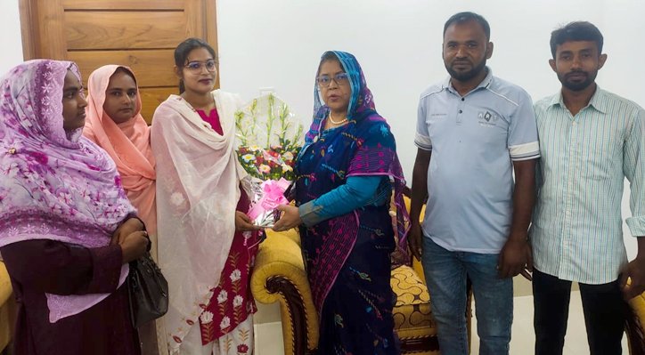 এমপি ফরিদা ইয়াসমিনর সাথে আলোকিত পাঠশালার শিক্ষকদের সাক্ষাৎ