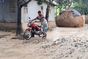 পাঁচ দশকেও পাকা হয়নি ভবানীপুরের কাঁচা সড়ক