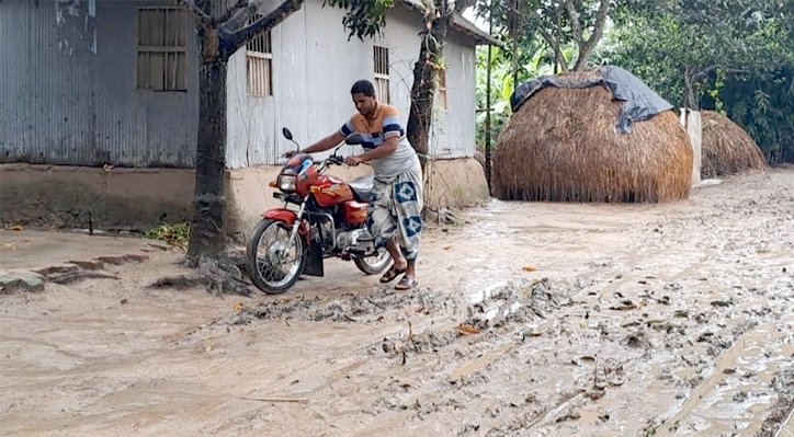 পাঁচ দশকেও পাকা হয়নি ভবানীপুরের কাঁচা সড়ক