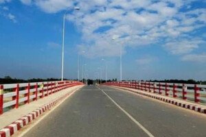 শত কোটি টাকার সেতু গিলে খাচ্ছে ঘুটঘুটে অন্ধকার