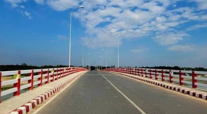 শত কোটি টাকার সেতু গিলে খাচ্ছে ঘুটঘুটে অন্ধকার