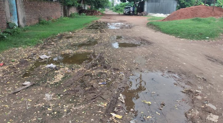 ১৫ বছরেও সংস্কার হয়নি হাউজিং এলাকার সড়ক
