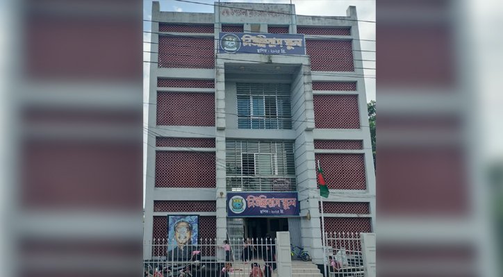 মুক্তিযোদ্ধা কমপ্লেক্সে নেই মুক্তিযোদ্ধারা, তিন তলাজুড়ে স্কুল ও সংস্থার কার্যক্রম!