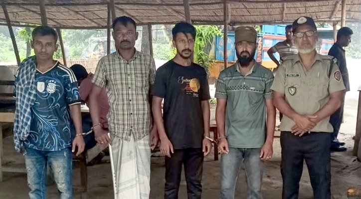 কুষ্টিয়ায় গাঁজাসহ ৪ জন আটক