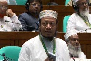 সংসদে ভুলে স্বরাষ্ট্রমন্ত্রীকে ধন্যবাদ দিলেন আমির হামজা