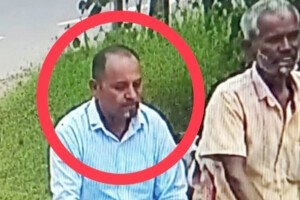 মিরপুরে হতদরিদ্র ভ্যানচালকের পাখিভ্যান উধাও