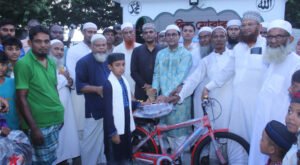 কুমারখালীতে ক্ষুদে নামাজিদের মাঝে পুরস্কার বিতরণ 03 20 কুমারখালীতে ক্ষুদে নামাজিদের মাঝে পুরস্কার বিতরণ