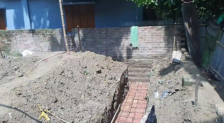 03 22 দৌলতপুরে বারবার আদালতের নির্দেশ অমান্য করে বসতি নির্মান