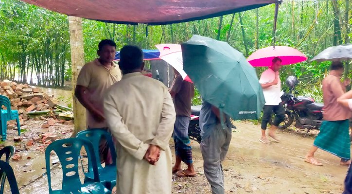 সাংবাদিক মোশারফের মা আর নেই