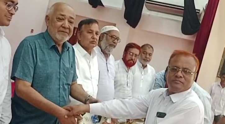 দৌলতপুরে বিভিন্ন শিক্ষা প্রতিষ্ঠানে ফুটবল বিতরণ 
