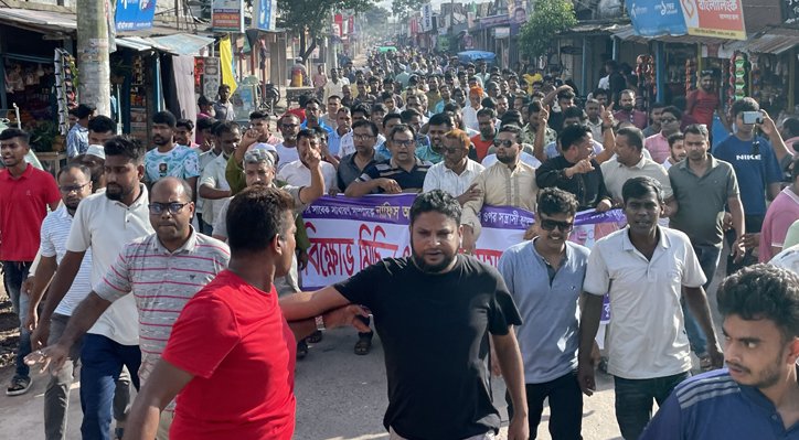 বিএনপি নেতা রাজুর ওপর হামলার প্রতিবাদে বিক্ষোভ