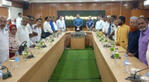 কুষ্টিয়ায় ৩৮৩ শিক্ষক-কর্মচারী পেলেন অবসর ভাতা ও কল্যাণ তহবিলের অর্থ