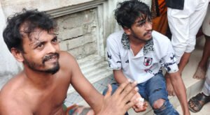 09 19 টাপেন্টাডলসহ দুই যুবককে আটক করল এলাকাবাসী