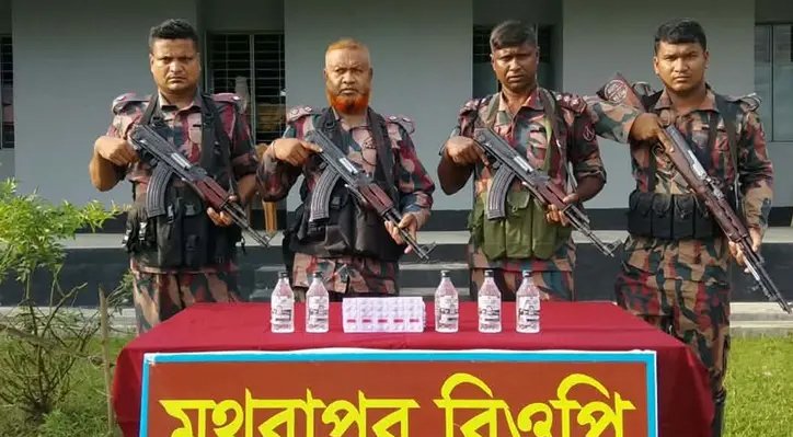 দৌলতপুর সীমান্তে ভারতীয় মাদকদ্রব্য জব্দ 1 দৌলতপুর সীমান্তে ভারতীয় মাদকদ্রব্য জব্দ দৌলতপুর সীমান্তে ভারতীয় মাদকদ্রব্য জব্দ
