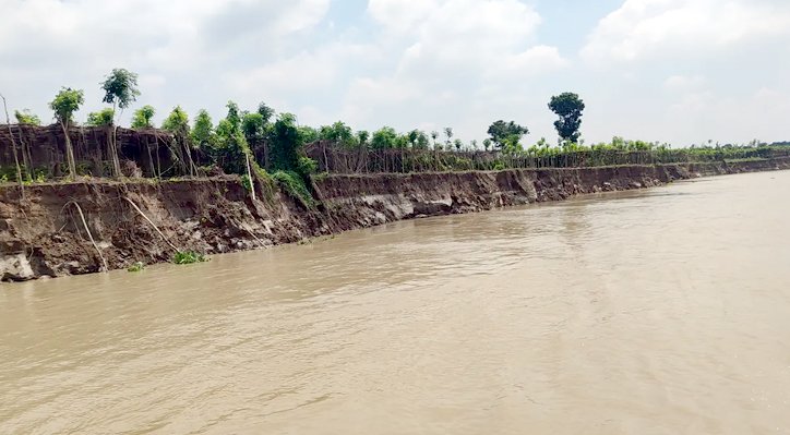 ভেড়ামারায় পদ্মা নদীতে ভাঙন, পাউবোর উদাসীনতায় ক্ষুব্ধ ভুক্তভোগীরা  