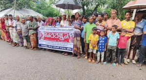 মিরপুরে জাসদ নেতার বিরুদ্ধে আদিবাসী সম্প্রদায়ের মানববন্ধন
