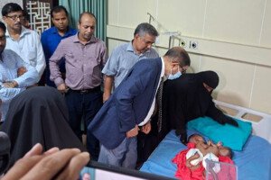 পেট জোড়া লাগানো ২ শিশুকে দেখতে গেলেন স্বাস্থ্যমন্ত্রী