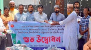 15 21 খোকসায় প্রণোদনার আওতায় কৃষকদের মাঝে বীজ-সার বিতরণ