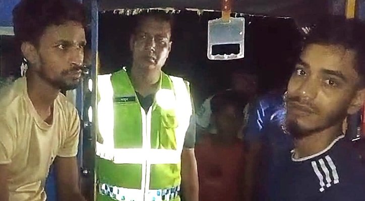 পাটিকাবাড়ীতে দুই মাদক ব্যবসায়ী আটক