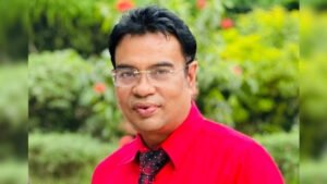 ফোন কেড়ে নিয়ে সাংবাদিককে আটকে রাখলেন রুমে
