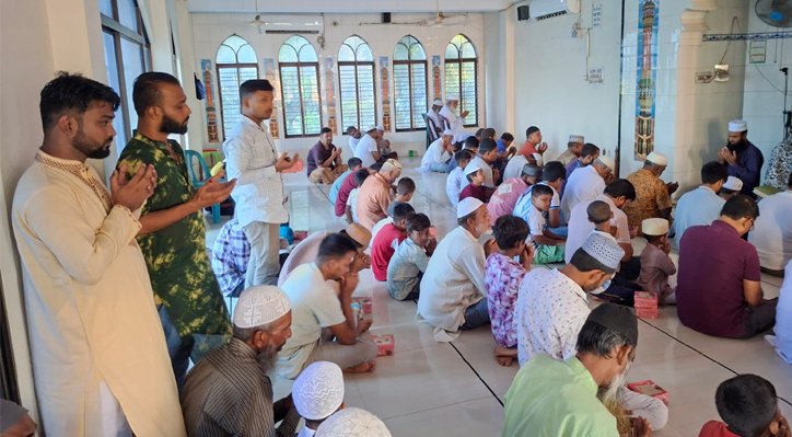 সাংবাদিক চয়নের পিতার আত্মার মাগফিরাত কামনায় দোয়া মাহফিল