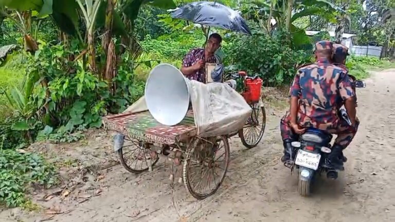 পুশ ইন ও চোরাচালান রোধে কুষ্টিয়া-মেহেরপুর সীমান্তে বিজিবির জনসচেতনতামূলক কার্যক্রম, তথ্য দিলে পুরস্কার