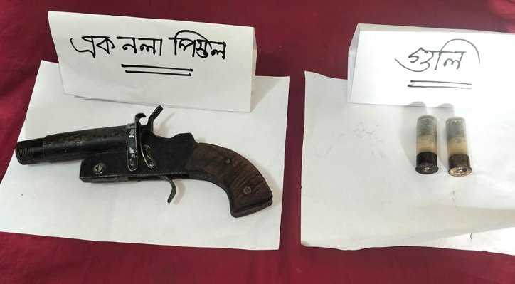 01 26 দৌলতপুর সীমান্তে পিস্তল-গুলি উদ্ধার