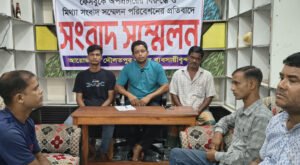 021 ফেসবুকে অপপ্রচারের প্রতিবাদে দৌলতপুরে রেস্টুরেন্ট ব্যবসায়ীর সংবাদ সম্মেলন