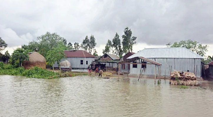 কুষ্টিয়ায় পানিবন্দি লক্ষাধিক মানুষ, বন্ধ ২৫টি শিক্ষাপ্রতিষ্ঠানের পাঠদান 