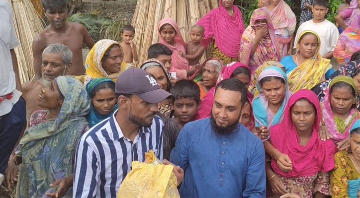 বানভাসি পরিবারের মাঝে শুকনো খাবার-বিশুদ্ধ পানি ও ওষুধ বিতরণ 2 বানভাসি পরিবারের মাঝে শুকনো খাবার-বিশুদ্ধ পানি ও ওষুধ বিতরণ 03 20 বানভাসি পরিবারের মাঝে শুকনো খাবার-বিশুদ্ধ পানি ও ওষুধ বিতরণ