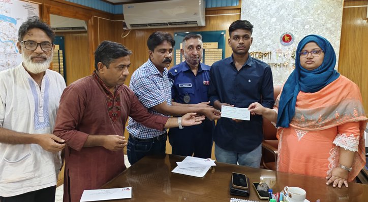 আলামিনের দায়িত্ব নিলেন সম্পাদক মনজুর এহসান চৌধুরী 2 আলামিনের দায়িত্ব নিলেন সম্পাদক মনজুর এহসান চৌধুরী 03 23 আলামিনের দায়িত্ব নিলেন সম্পাদক মনজুর এহসান চৌধুরী