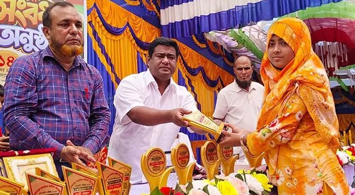 04 15 কুষ্টিয়ায় কৃতী শিক্ষার্থী সংবর্ধনা